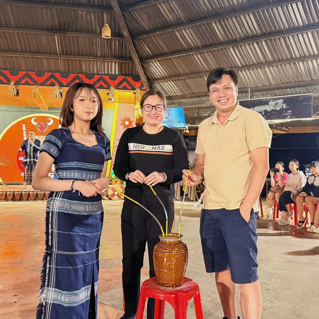 ĐÀ LẠT - HÀNH TRÌNH TRAO YÊU THƯƠNG, KẾT NỐI NHỮNG TRÁI TIM 12 1791274118639 2280950978977699640 5900522987965815933 c810259c447006e1953fb41fe1f4c787
